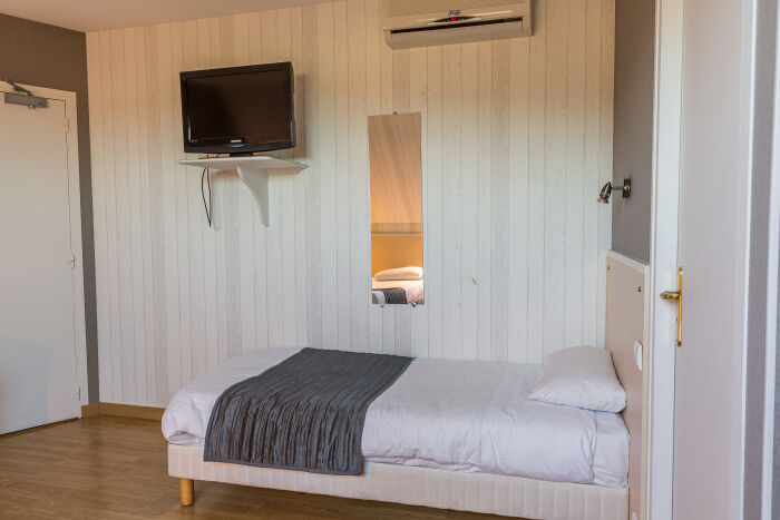 20190723-0137-HDR.jpg Aux Maisons