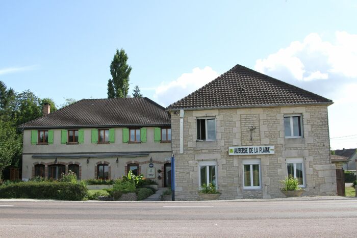 10348893_704719436258057_911327132104158197_o.jpg Auberge de la Plaine