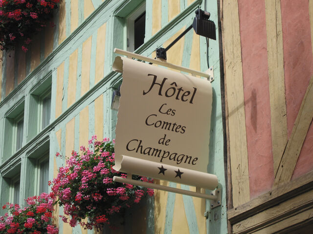 Comtes de Champagne - Façade new.jpg ©Brit Hôtel - Les Comtes de Champagne