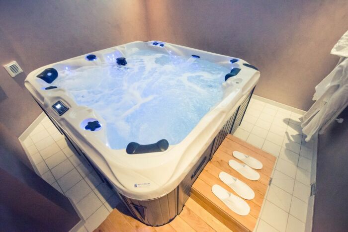 Jaccuzzi.jpg Le Bonheur des Gens