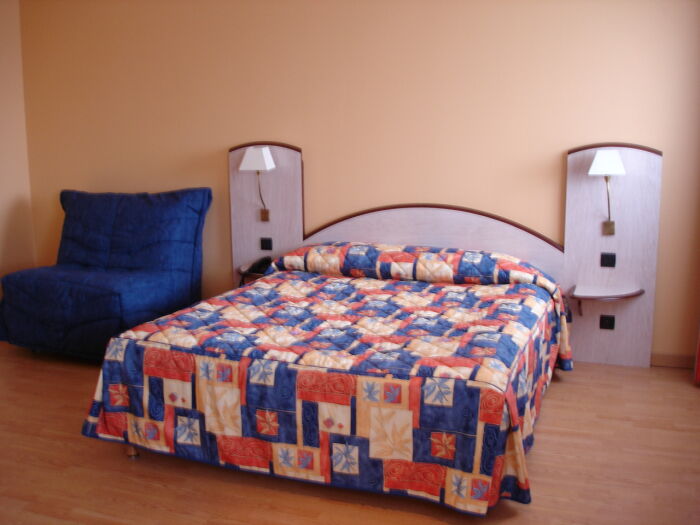 Hôtel des Sources - chambre triple .JPG Hôtel des Sources