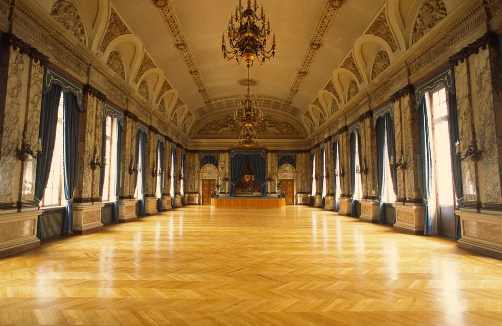 Salle des Fêtes de l'Hôtel de Ville de Troyes Salle des Fêtes à l'Hôtel de Ville de Troyes